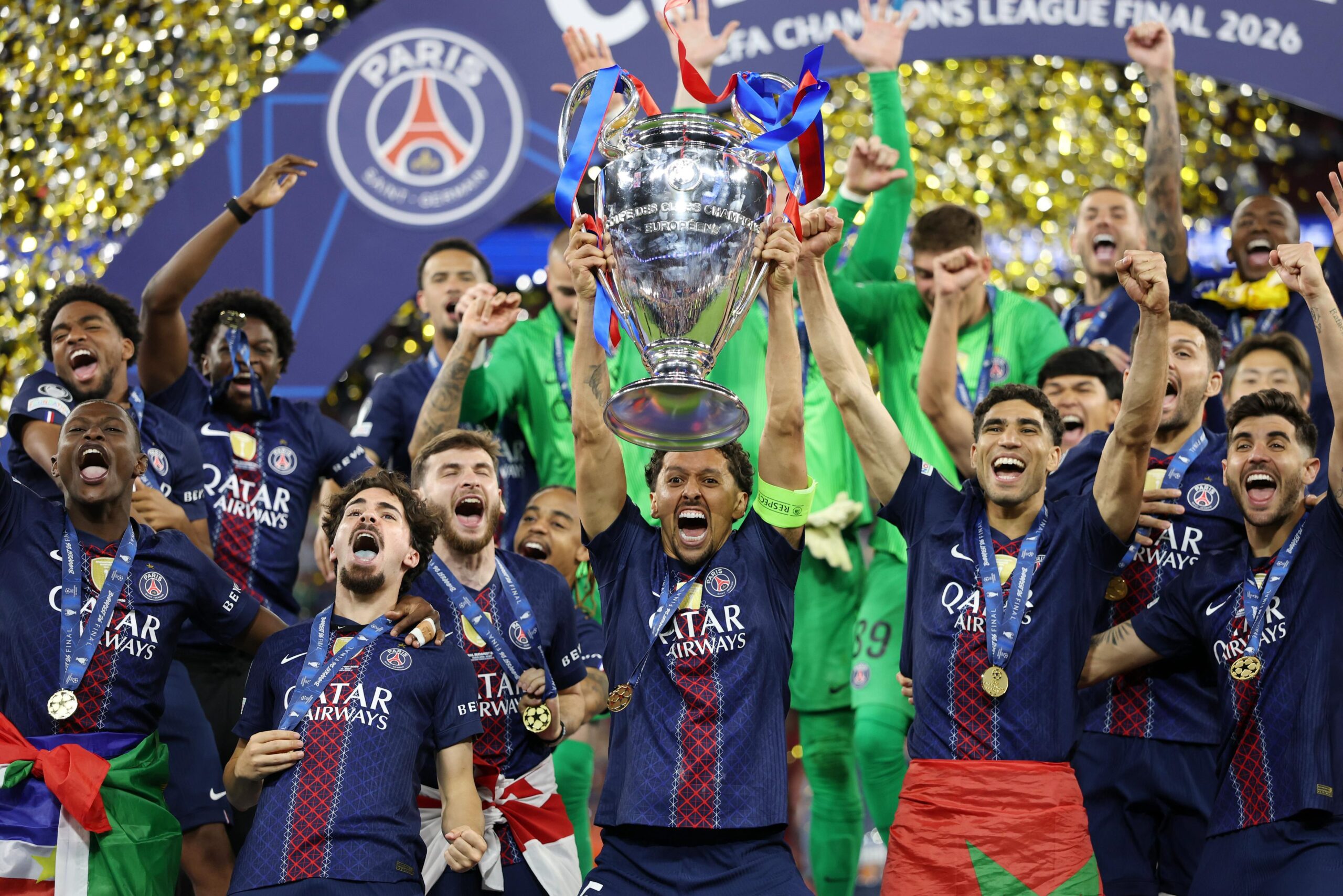 Abakinnyi ba Paris Saint-Germain bishimiye cyane intsinzi nyuma yo kwegukana igikombe cya UEFA Champions League kuri uyu wa Gatandatu