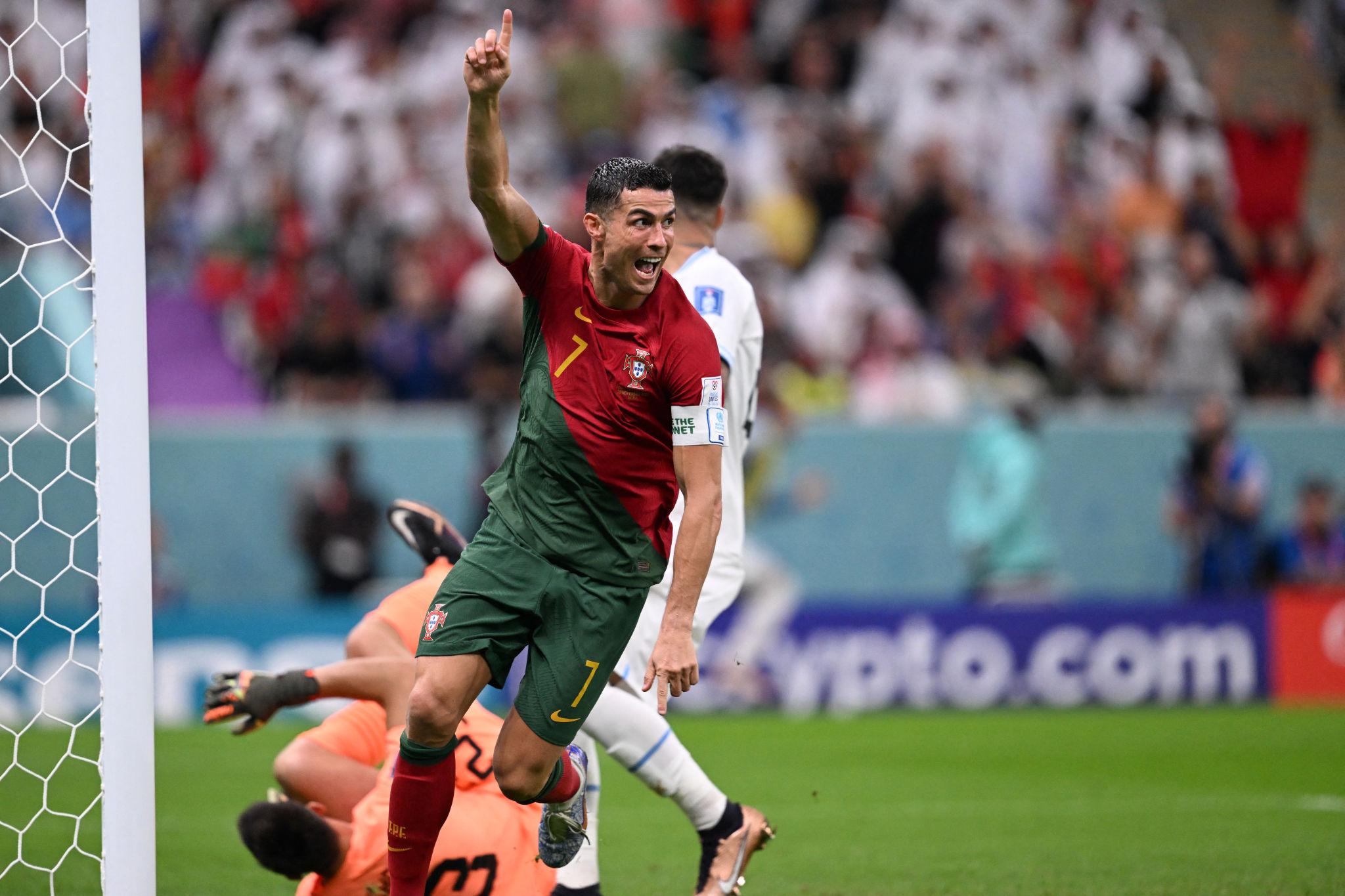 Cristiano Ronaldo ni we mukinnyi rukumbi watsinze nibura igitego mu bikombe by’isi bitanu bitandukanye.