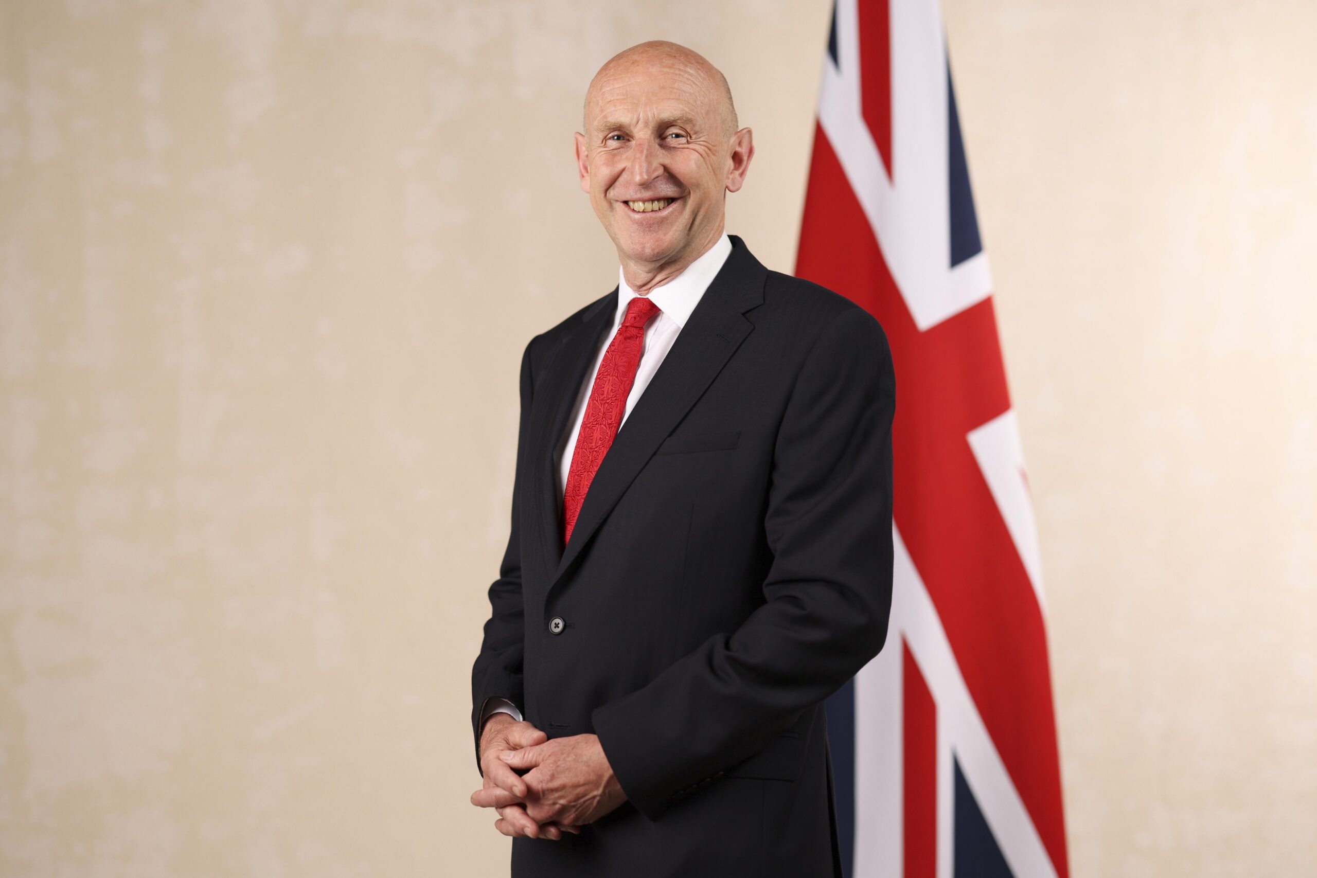 John Healey wari Minisitiri w’Ingabo w’u Bwongereza.