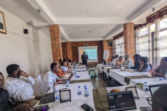 Bamwe mubanyamakuru barimo gukurirana aya mahugurwa