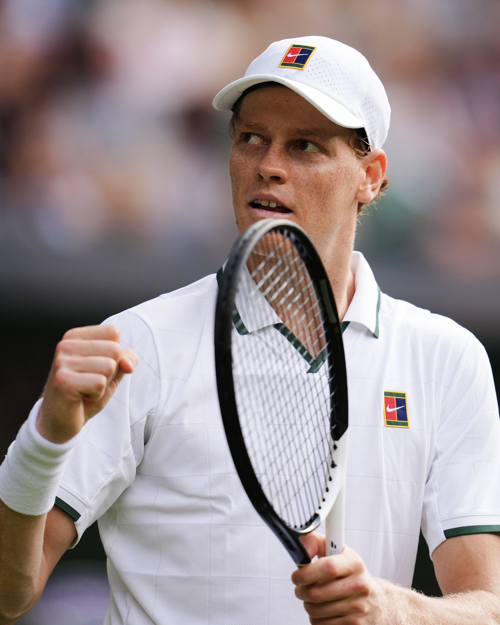 Jannik Sinner yigeze guhagarikwa amezi abiri nyuma yo gusanganwa mu mubiri we ikinyabutabire cya stéroïde anabolisant mu hagati  ya  2024 na 2025.