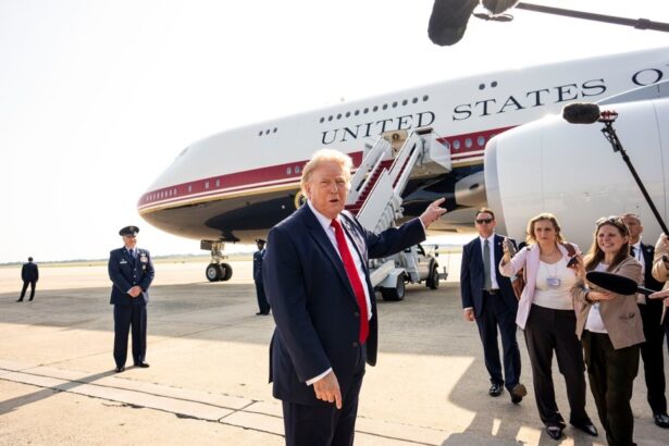 Perezida Donald Trump n’ikinyamakuru The New York Times ntibavuga rumwe biturutse kuba kugusohora inkuru ivuga ku mpungenge z’umutekano wa Air Force One.