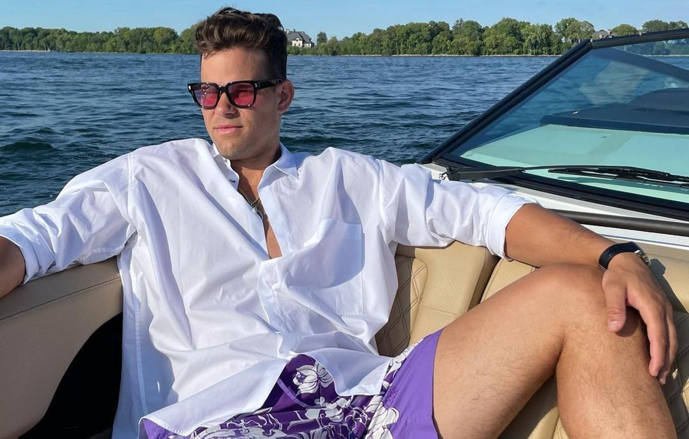 Uwahoze ari umukinnyi wa Basketball, Kris Humphries, ubu Yinjiye mu bucuruzi bw'inyama z''inkoko zokeje.