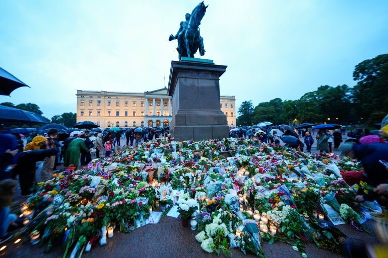Indabo n’amatara byashyizwe ku Kibuga cy’Ingoro i Oslo mu rwego rwo kunamira Umwami Harald V wa Noruveje.